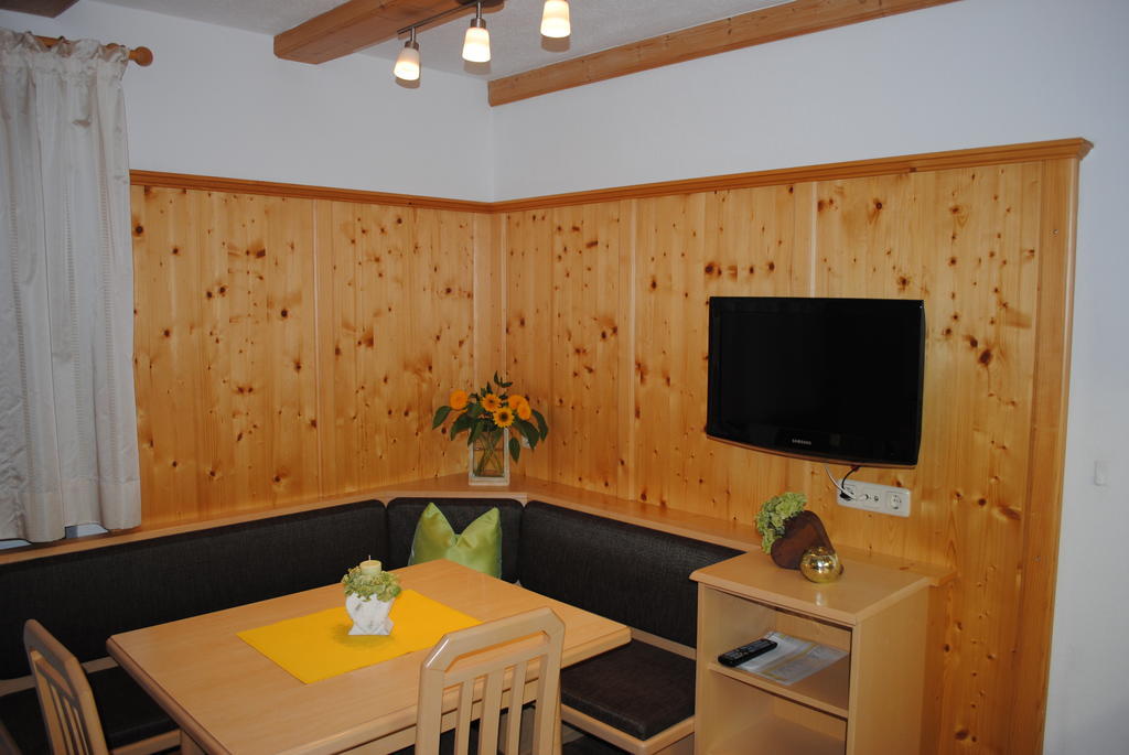 Ferienwohnung Haus Untergand St. Anton am Arlberg Zimmer foto